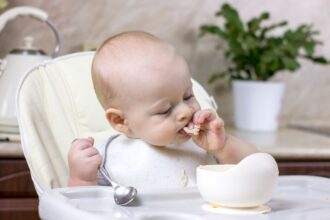 Alimente solide pentru bebelusi