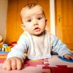 Semne timpurii ale autismului la bebelusi