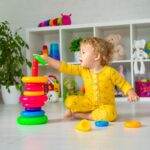 Jucarii pentru dezvoltarea motorie a unui bebelus