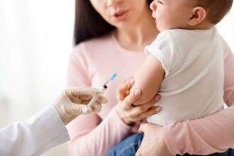 Vaccinarea unui bebelus
