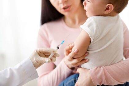 Vaccinarea unui bebelus